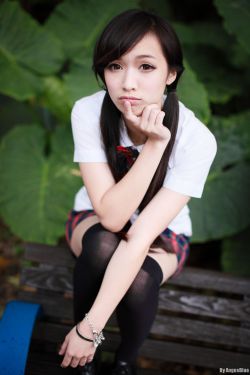两根紫黑肿胀隔着一层薄膜