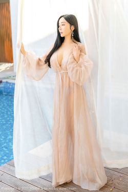 什么都没有穿的美女